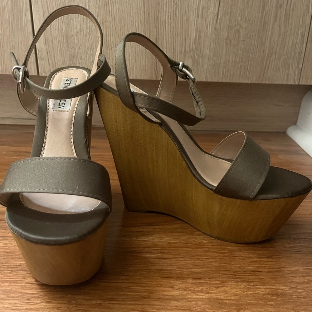 Steve Madden Olive Green and Wood Platform Wedge Sandals
